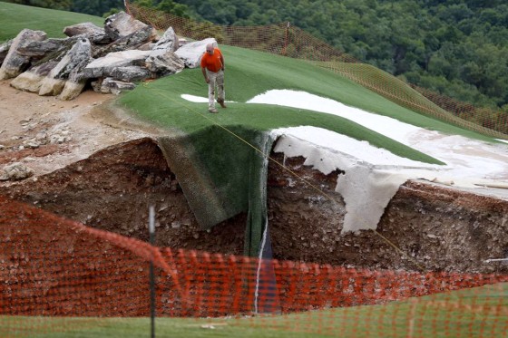Image: sinkholes open up on golf course