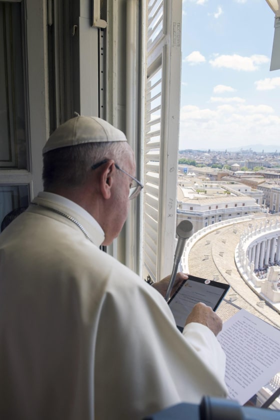 Image: Pope Francis Angelus prayer