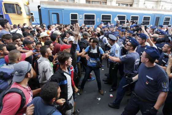 Image: Migrants face Hungarian police in the main Eastern Railway station in Budapest