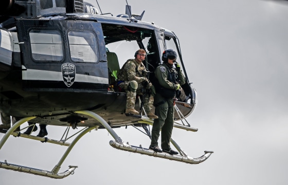 Image: Police officer shot and killed in Chicago suburb; manhunt under way