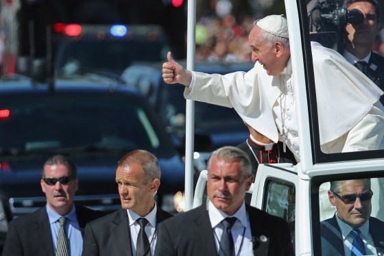 Image: Pope Francis Drives Parade Route Around D.C.'s National Mall