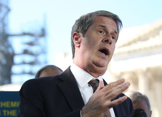 Image: Sen. David Vitter (R-LA) speaks during a news conference