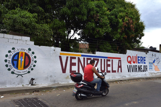 Image: VENEZUELA-ELECTION-CAMPAIGN-BORDER