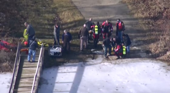 Image: Rescue teams at the lake