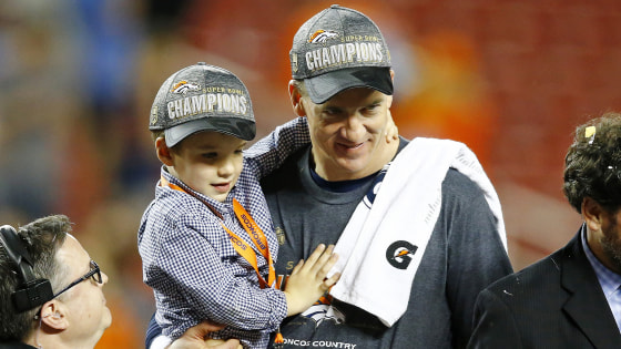 Eli Manning Shows No Emotion While Family Celebrates Broncos