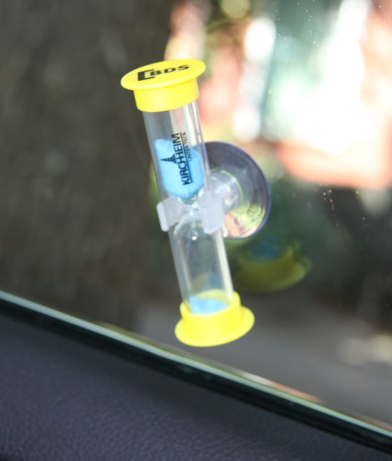 Image: Free 8-minute parking hourglass