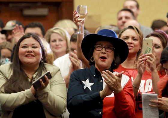 Image: Supporters of U.S. Republican presidential candidate Marco Rubio cheer as he addresses a campaign rally