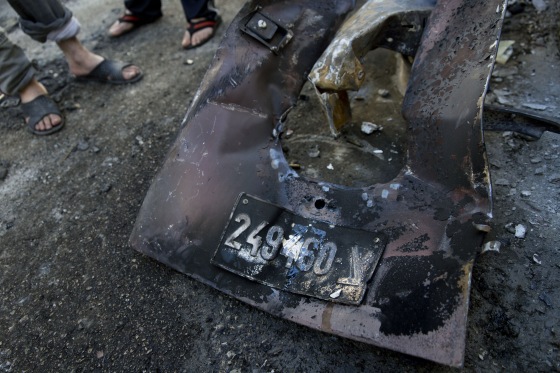 Image: Israeli army vehicle burned in Qalandia
