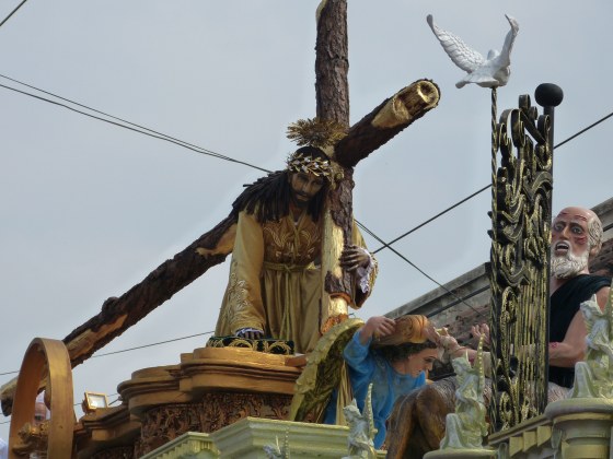 Men carry the andas platform with the statues of Christ, and the women carry the Virgin Mary.
