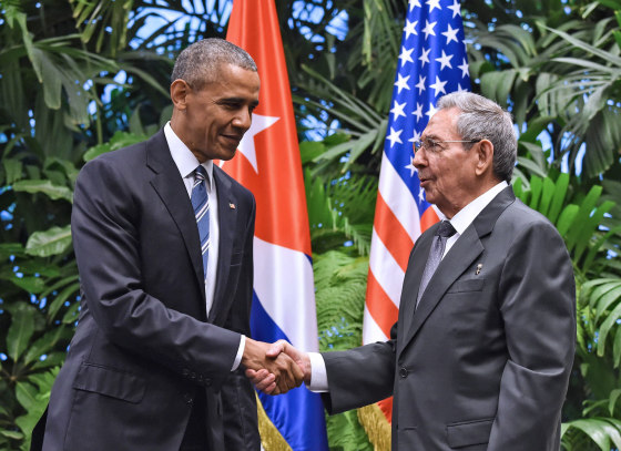 Image: TOPSHOT-CUBA-US-OBAMA-CASTRO