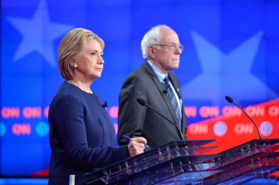 Image: U.S. Democratic Presidential candidates Hillary Clinton (L) and Bernie Sanders