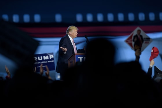 Image: U.S. Republican presidential hopeful Donald Trump addresses a rally