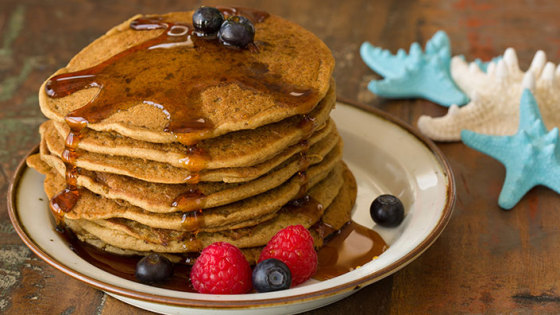 With swimsuit season around the corner, we're more motivated than ever to stick to healthy meals. What better place to start than breakfast?