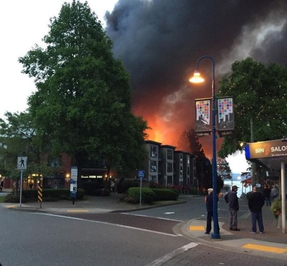 IMAGE: Fire at White Rock, B.C., apartments