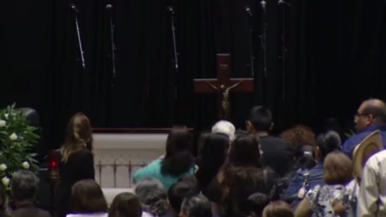 Fans line up to pay respects to Emilio Navaira.
