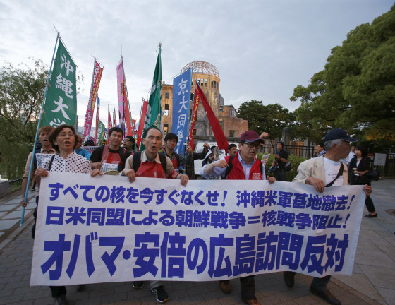 Image: Protesters in Hiroshima