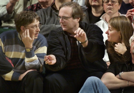 PAUL ALLEN AND BILL AND MELINDA GATES WATCH TRAILBLAZERS PLAYSUPERSONICS IN SEATTLE.
