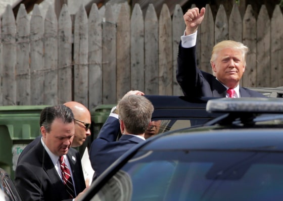 Image: Republican U.S. presidential candidate Donald Trump waves after meeting with House Republican members in Washington