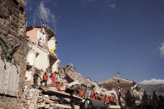 Image: Central Italy's earthquake: 2,100 people displaced in Civil Protection tents