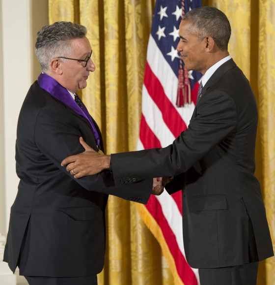 Image: US-POLITICS-OBAMA-ARTS-MEDAL