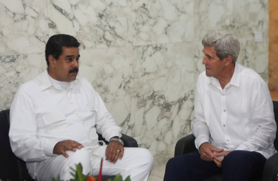 Image: Venezuela's President Nicolas Maduro and U.S. Secretary of State John Kerry talk during their meeting in Cartagena