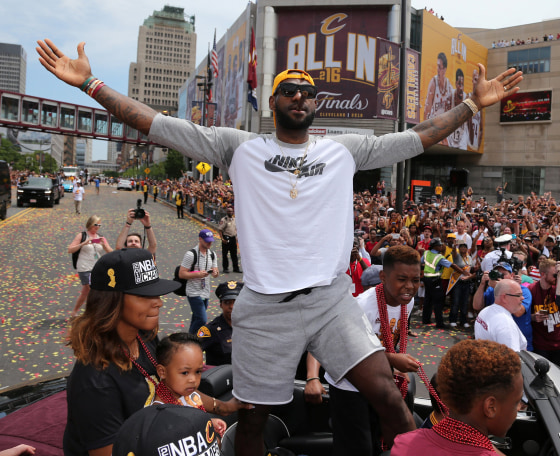 Vintage Cleveland Cavs Champion T-Shirt