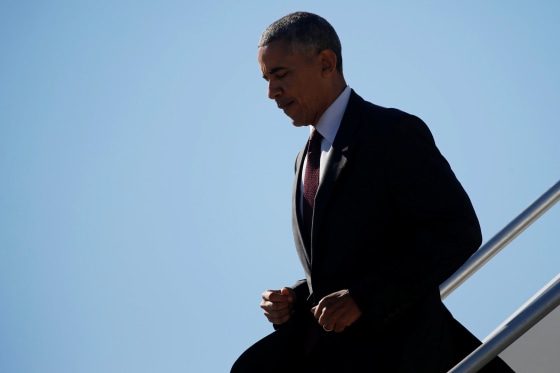 Image: Obama arrives aboard Air Force One, en route to a nearby campaign event, at Pope Army Airfield in Fayetteville, North Carolina