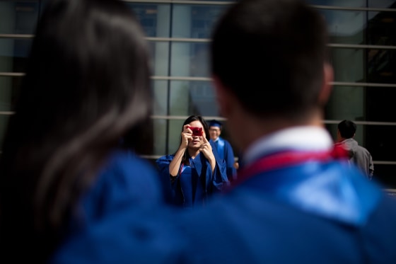 Image: Graduating-weak-economy