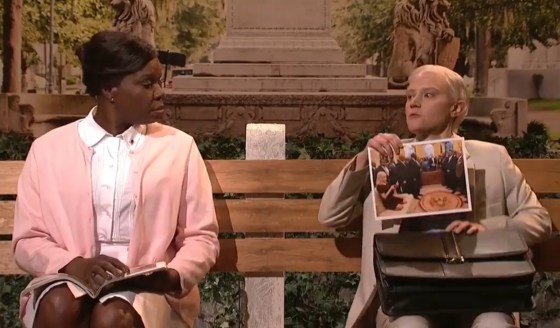 'SNL's Leslie Jones and Kate McKinnon in the cold open on March 4, 2017.