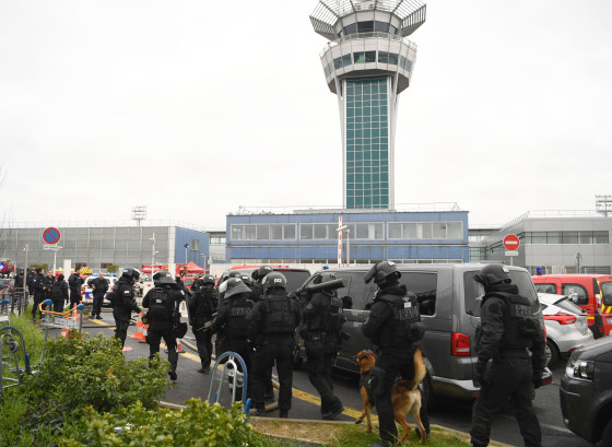 Image: Image: French police secure Paris Orly Airport
