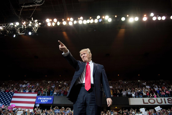 Image: Trump arrives for rally in Louisville