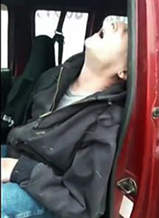 Ohio Good Samaritans rushed to aid a man who apparently overdosed on heroin while driving.