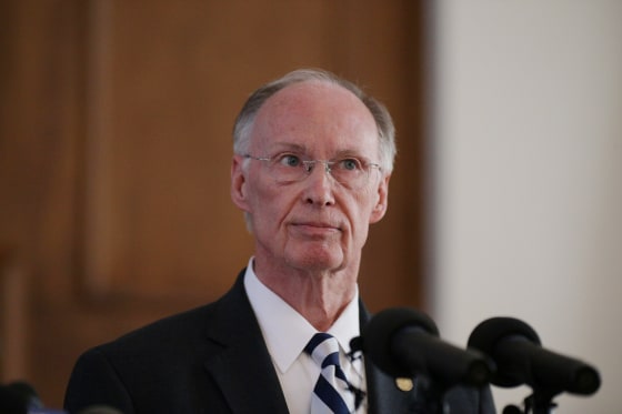 Image: Alabama Governor Robert Bentley announces his resignation amid impeachment proceedings on accusations stemming from his relationship with a former aide in Montgomery
