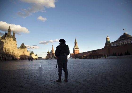 Image: A police officer stands guard in Red Square in Moscow