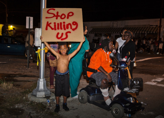 Image: People protest against the police shooting of Alton Sterling