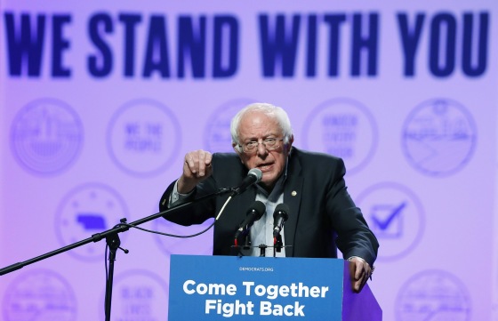 Image: Sanders speaks at a rally for Omaha Democratic mayoral candidate Heath Mello