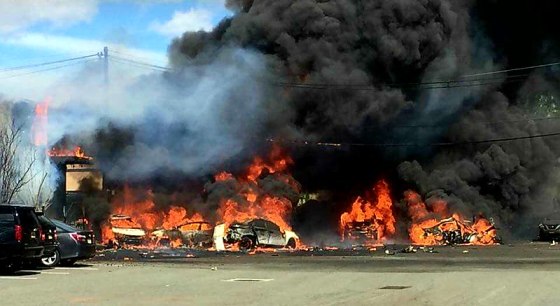 Image: The crash site of a small plane near New Jersey's Teterboro Airport
