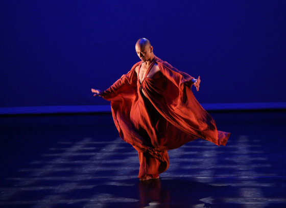Kun-Yang Lin in Mandala Project choreography by Kun-Yang Lin.