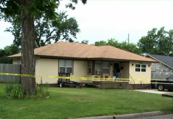 Image: Police investigate a homicide after a man shot and killed his neighbor, who he says he found trying to drown two infants in a bathtub, Ada, Oklahoma, June 4, 2017.