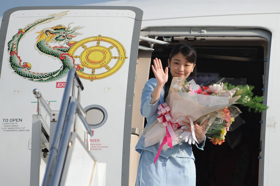 Image: Japan's Princess Mako waves prior to her departure