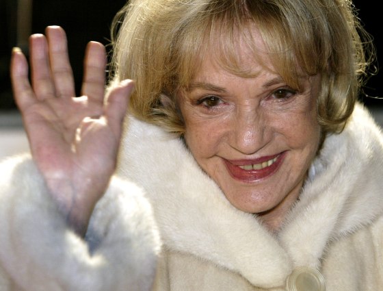 Image: FILE PHOTO - Actress Jeanne Moreau arrives at the European film awards ceremony in Berlin