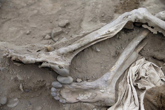 Image: Chinese Tomb in Peru 1