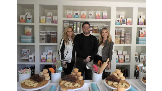 (L-R) Galit Laibow, Greg Fleishman & Sarah Michelle Gellar founded Foodstirs, an organic baking goods brand in 2015.