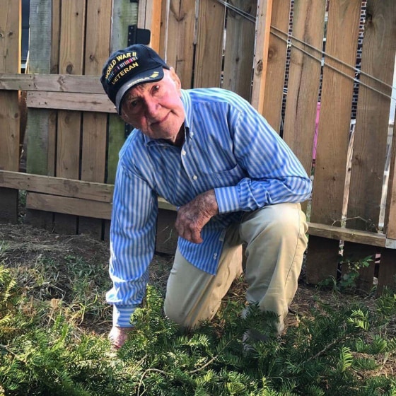 97-year-old WWII veteran John Middlemas "takes a knee" in support of protesting NFL players.