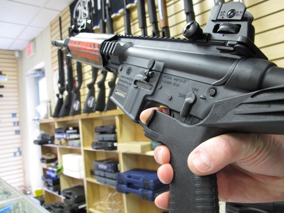 Image: Semiautomatic rifle