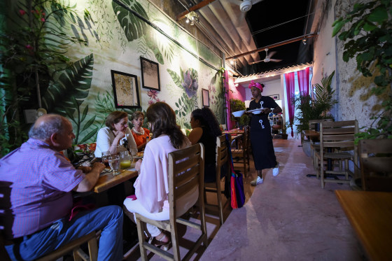 Image: Inmate Arleth Martinez works at the Interno restaurant