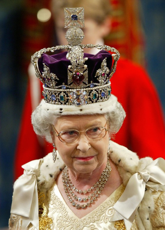 Image: Queen Elizabeth II in 2002