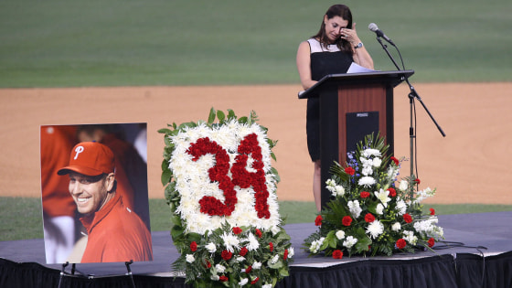 Roy Halladay's wife honors husband with brave, powerful eulogy