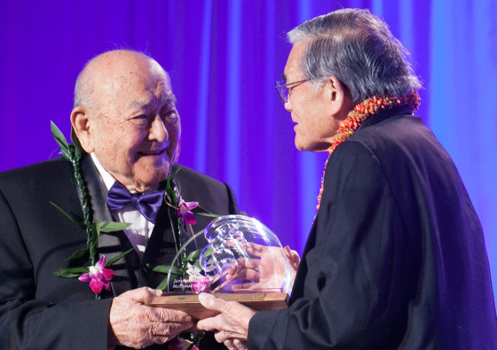 Bruce Kaji receiving his award from Norman Mineta at the Japanese American National Museum's 2017 gala.