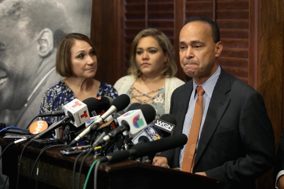 Image: Illinois Rep. Luis Gutierrez Announces His Retirement From Congress